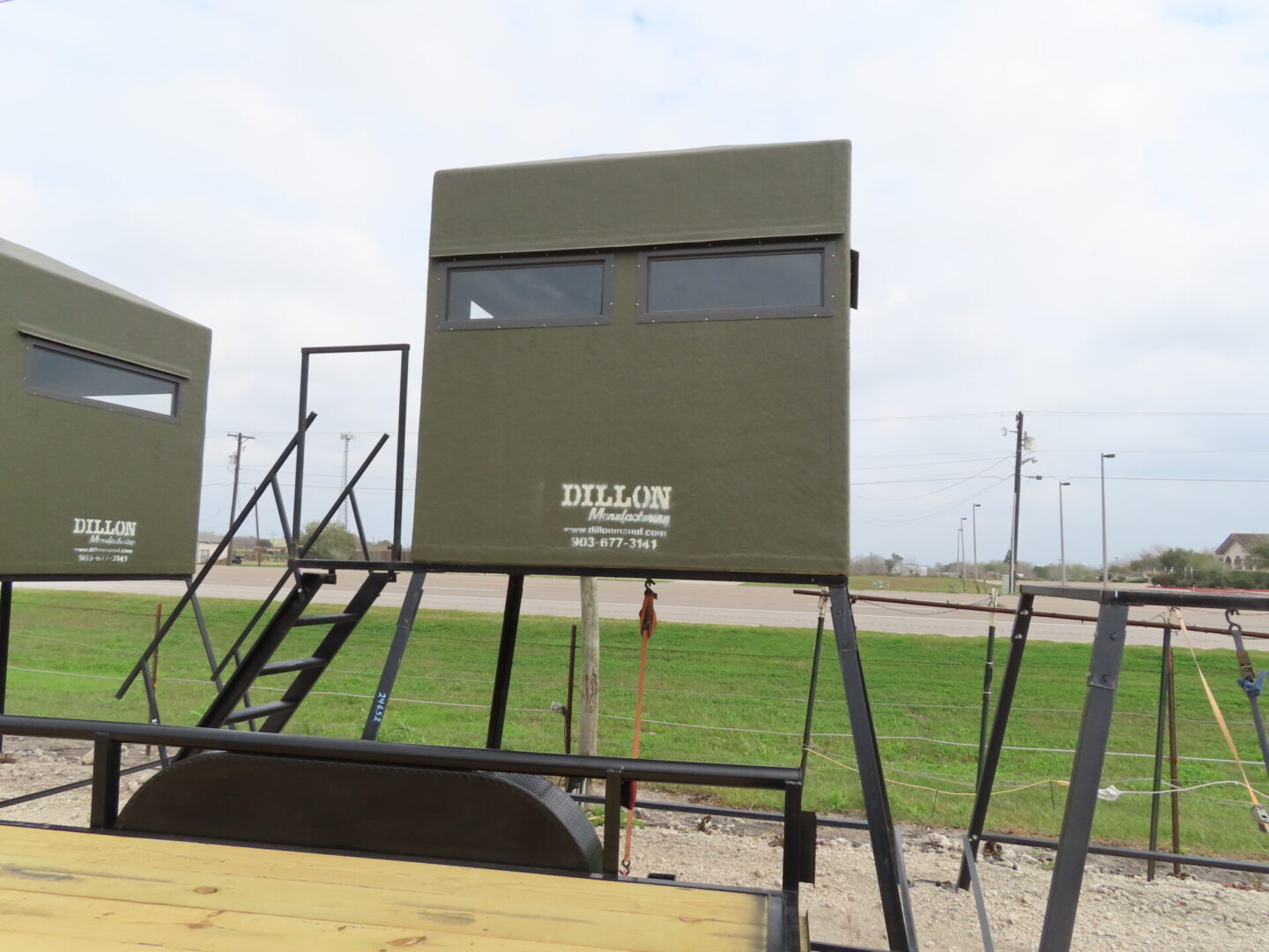 Dillion deer blind and hunting stand