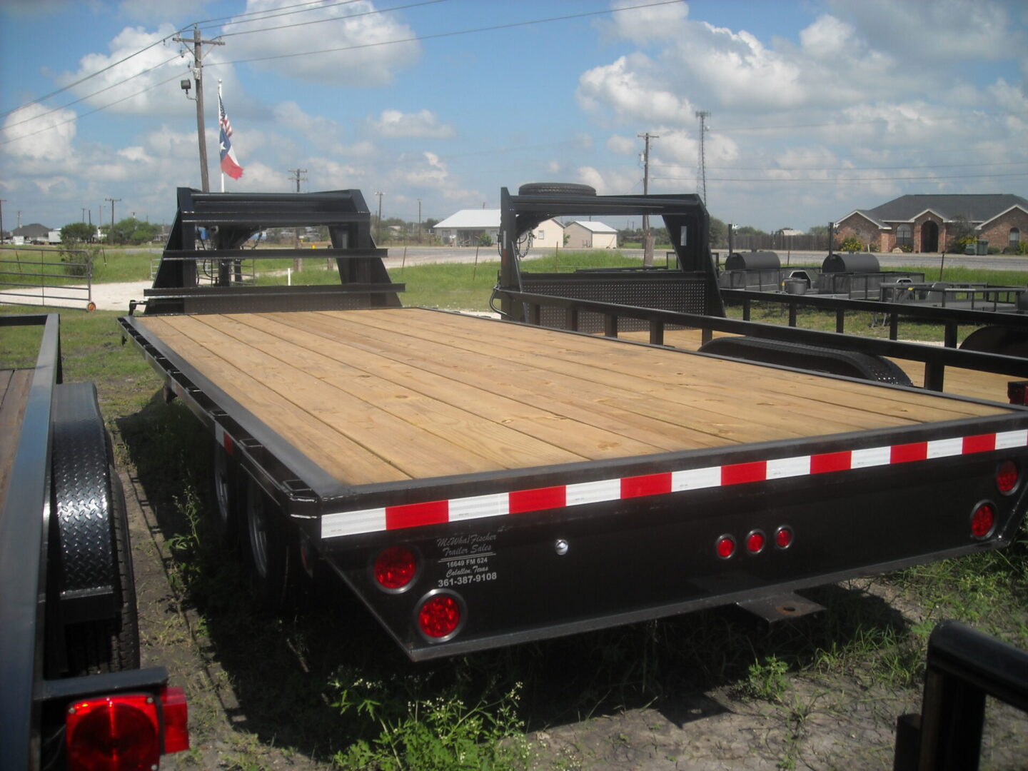 Gooseneck deckover trailer in Robstown TX