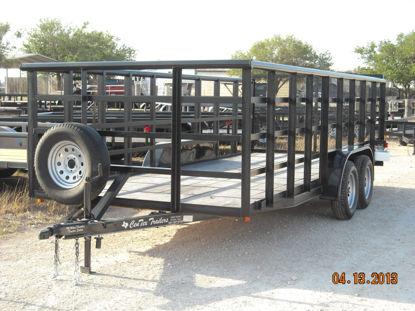 Tandem axle utility trailer