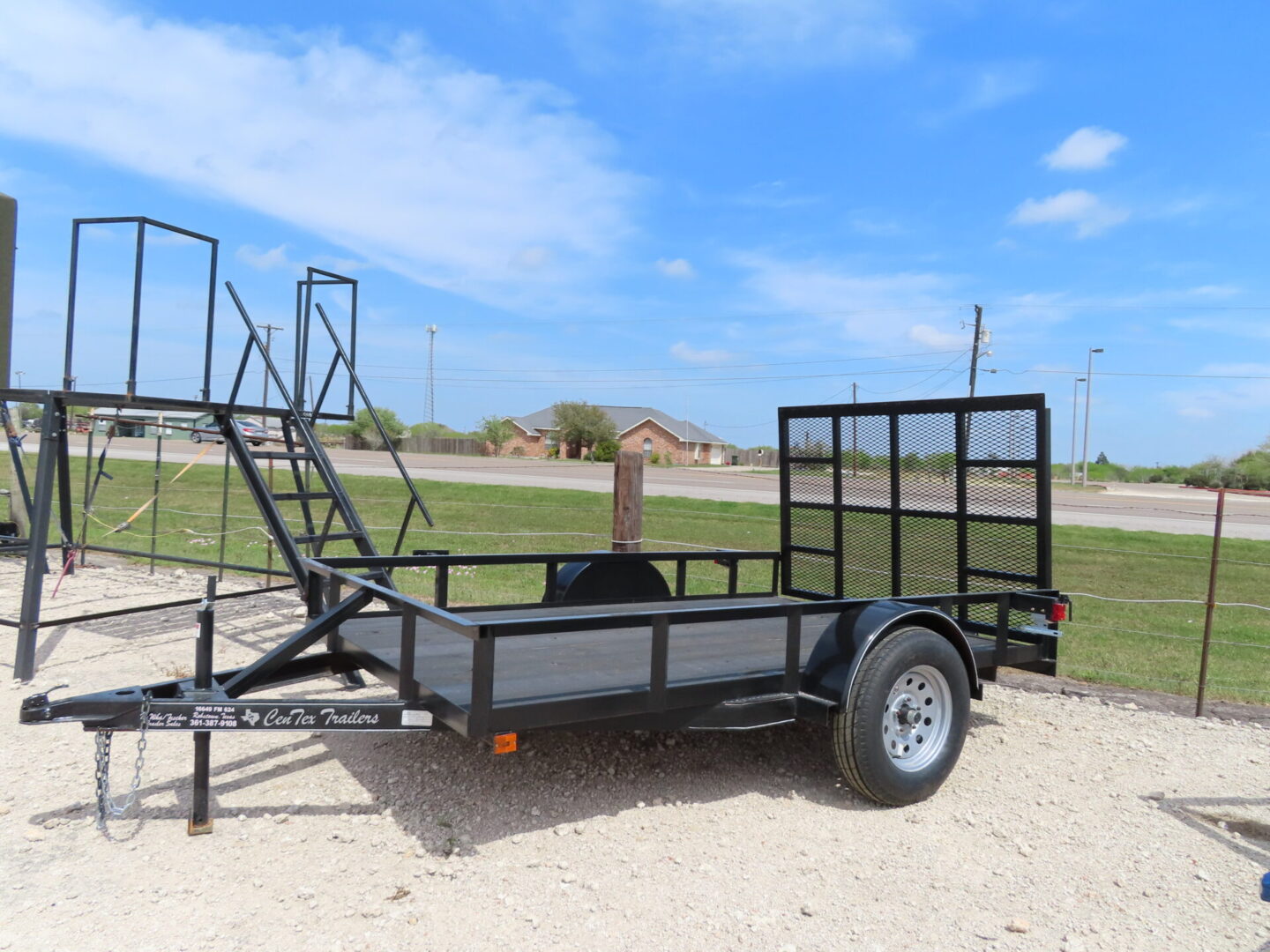 Single axle utility trailer
